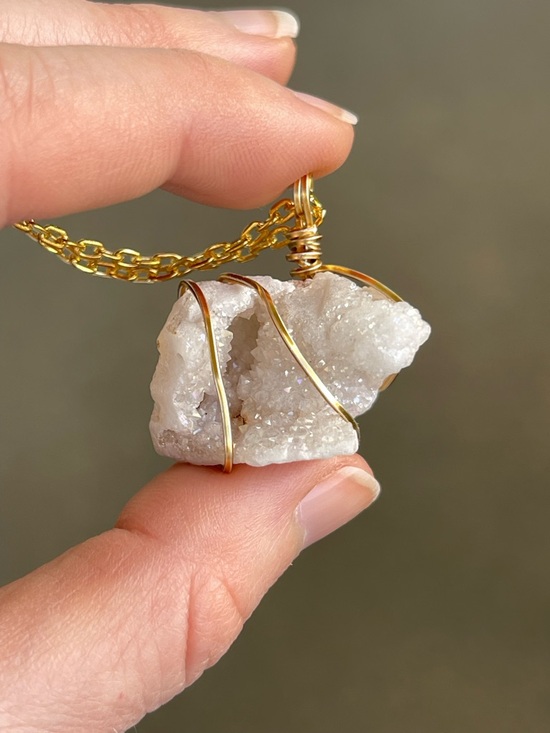 beads&bellbottoms Jewelry - White Druzy Agate Gold Tone Wire Wrap Necklace